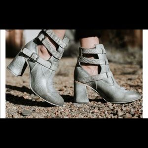 Free bird Teddy Booties